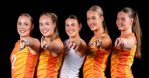 Succes Noa en de rest! Knallen, shinen & genieten 🙌🏻🇳🇱Het EK in eigen huis gaat van start! 🏠 De dames van Jong Oran...