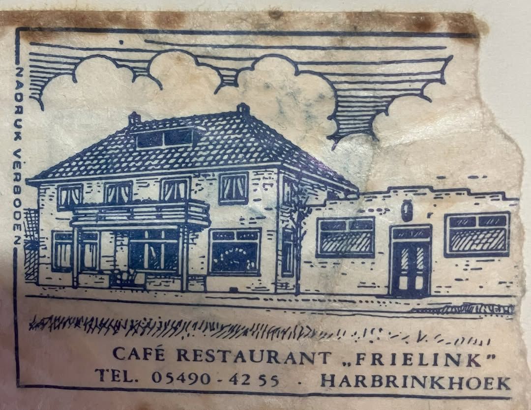 In de jaren zestig werd er veel verzameld. Sigarenbandjes, lucifersdoosjes, speldjes. Elk respecterend restaurant had zi...