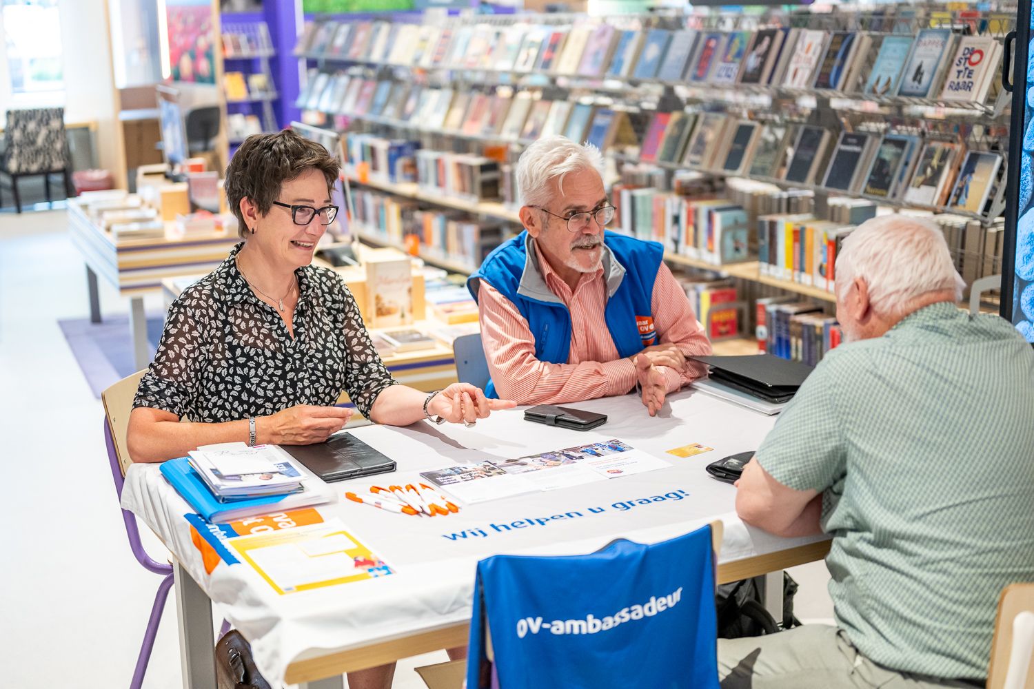Inloopspreekuur gebruik nieuwe OVpay-pas door OV-ambassadeur